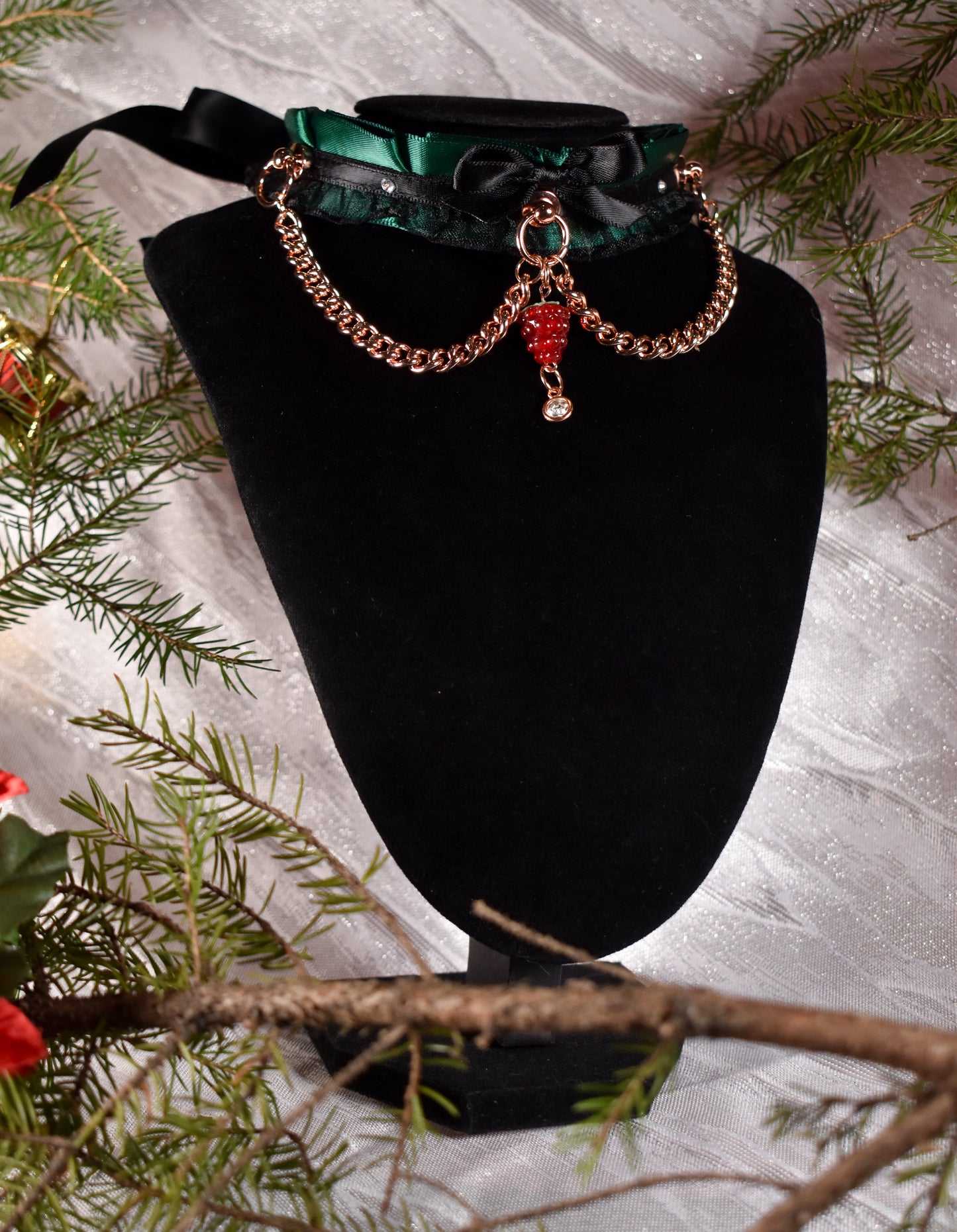 Festive berries choker - Festive Collection 2025