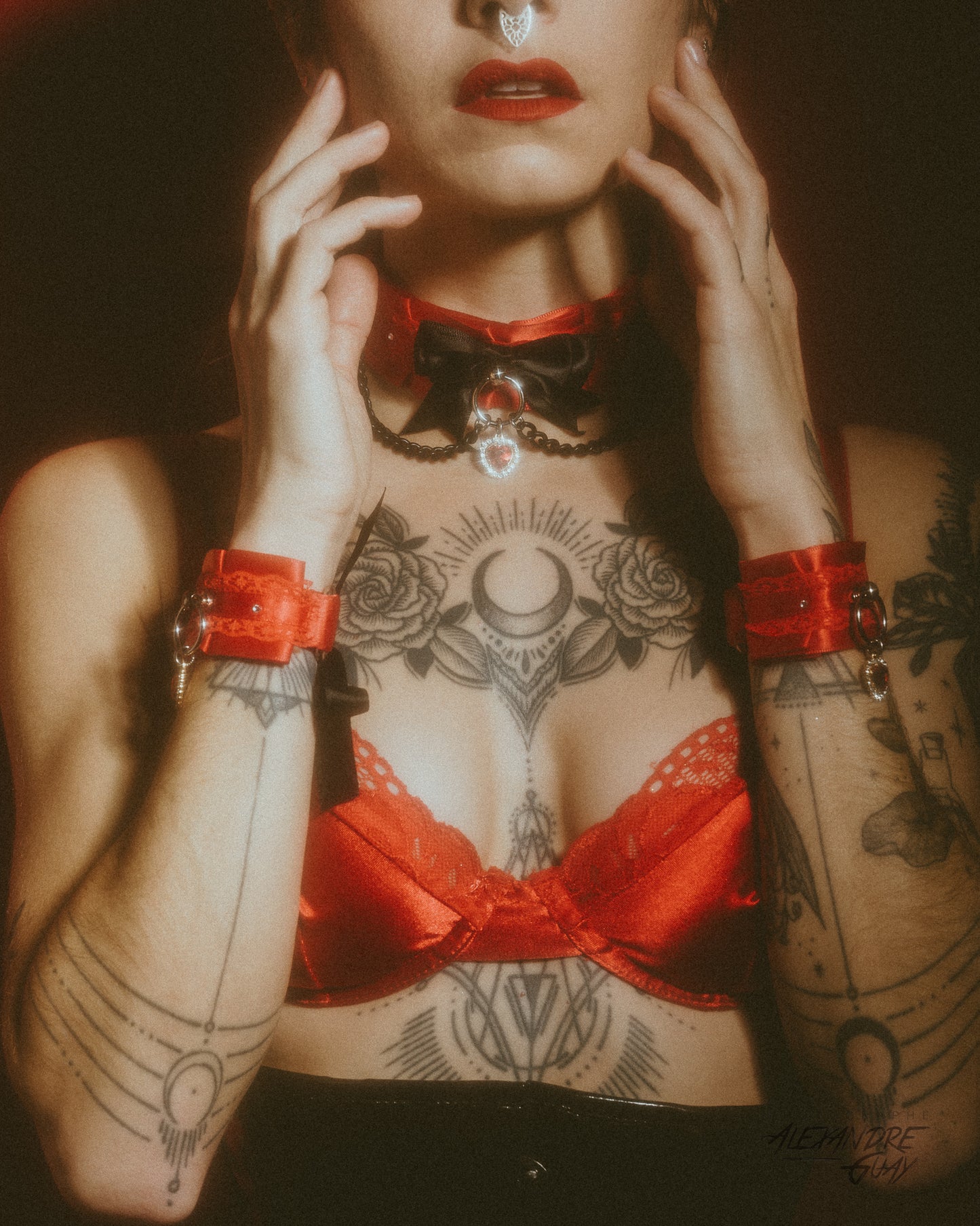 Valentine's 2025 Luxe set Red ( collar + cuffs set )