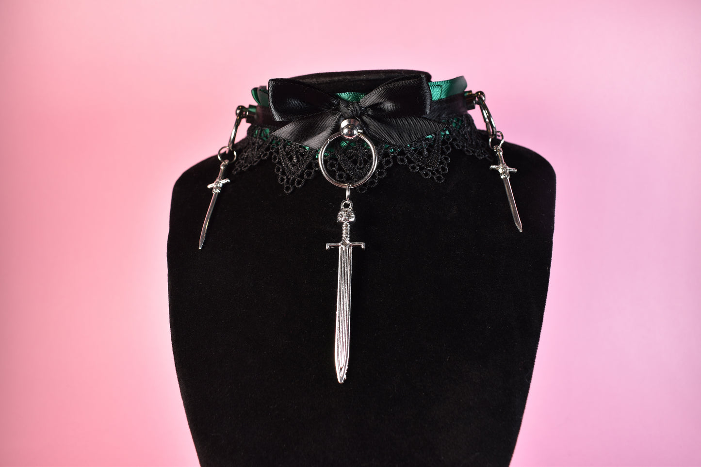 Triple Swords green Choker