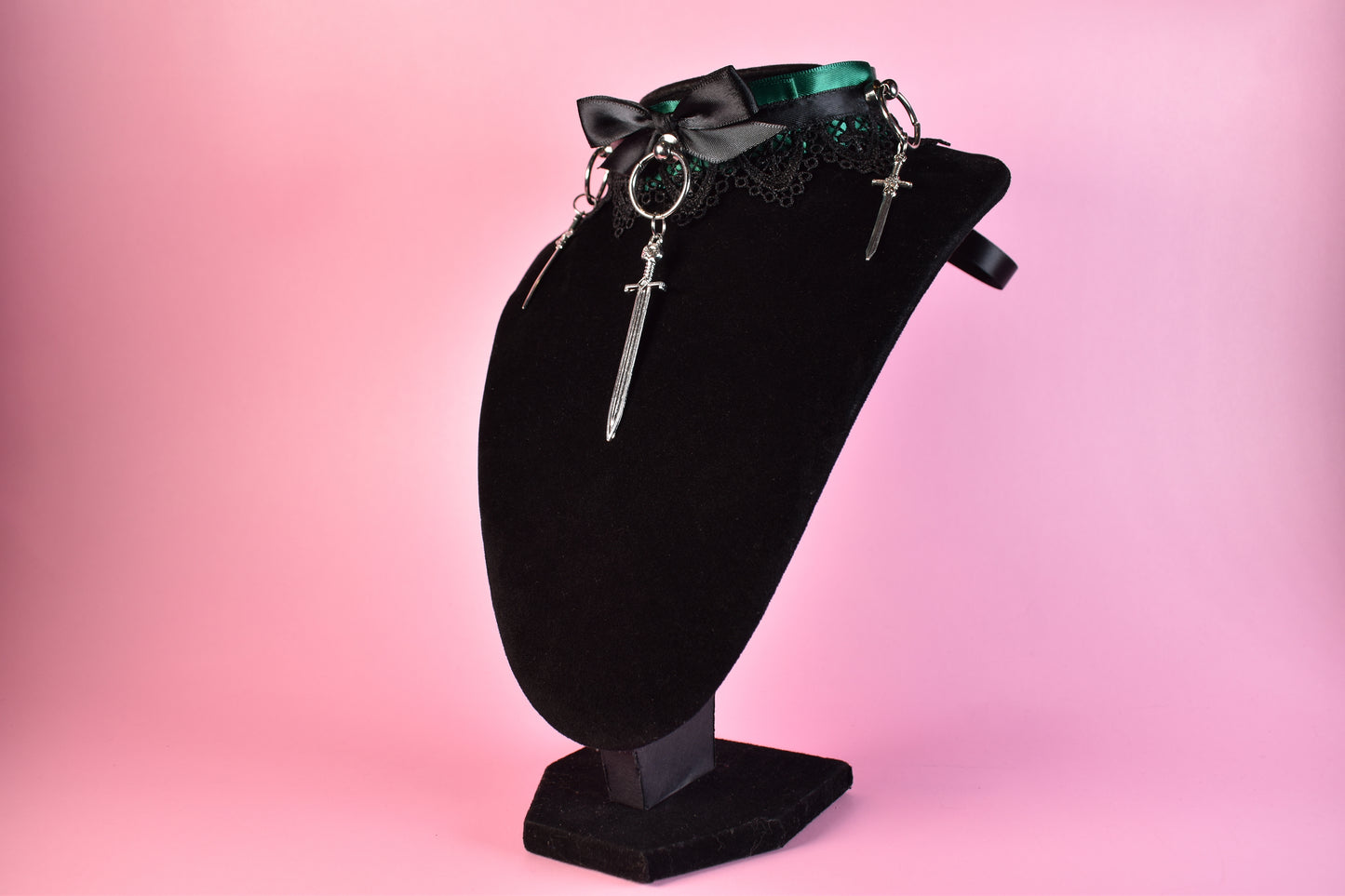 Triple Swords green Choker