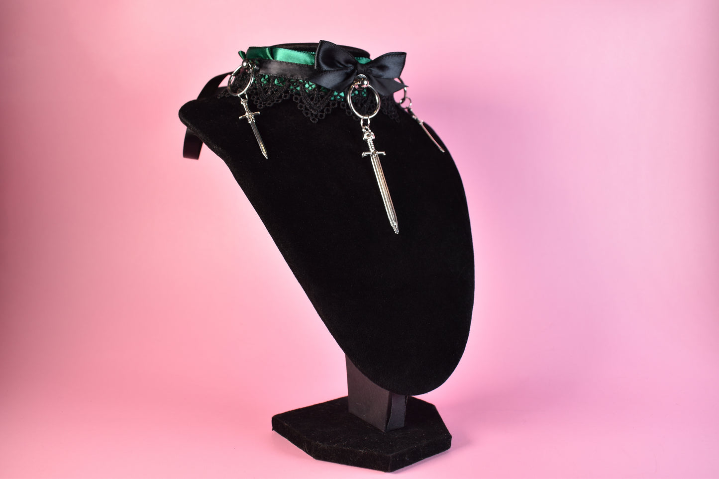 Triple Swords green Choker