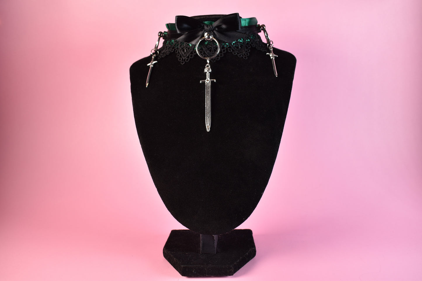 Triple Swords green Choker
