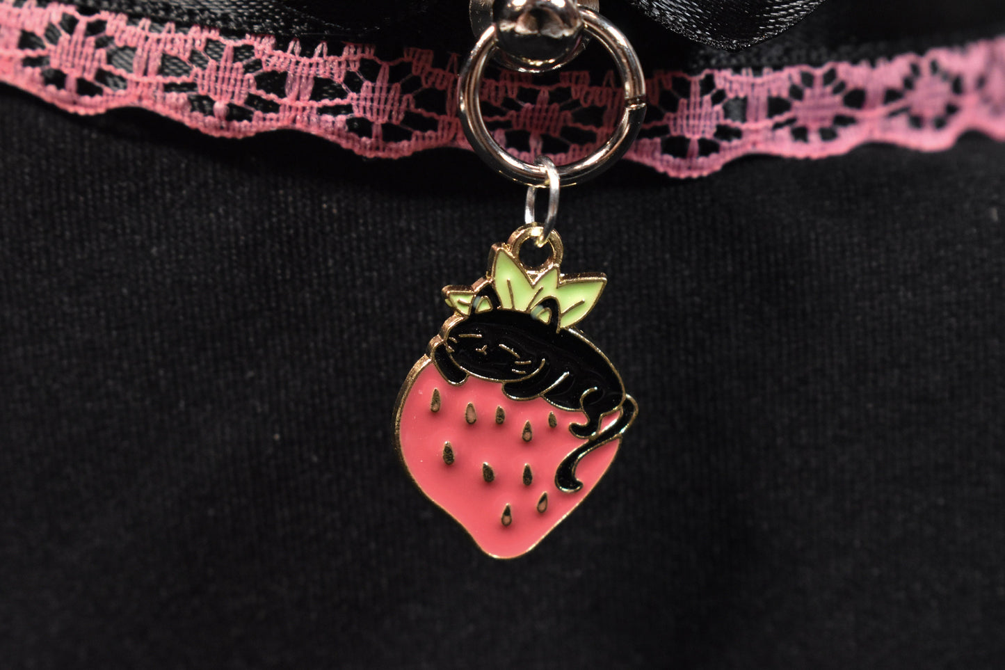 Made to your size / strawberry cat choker / Made to your size