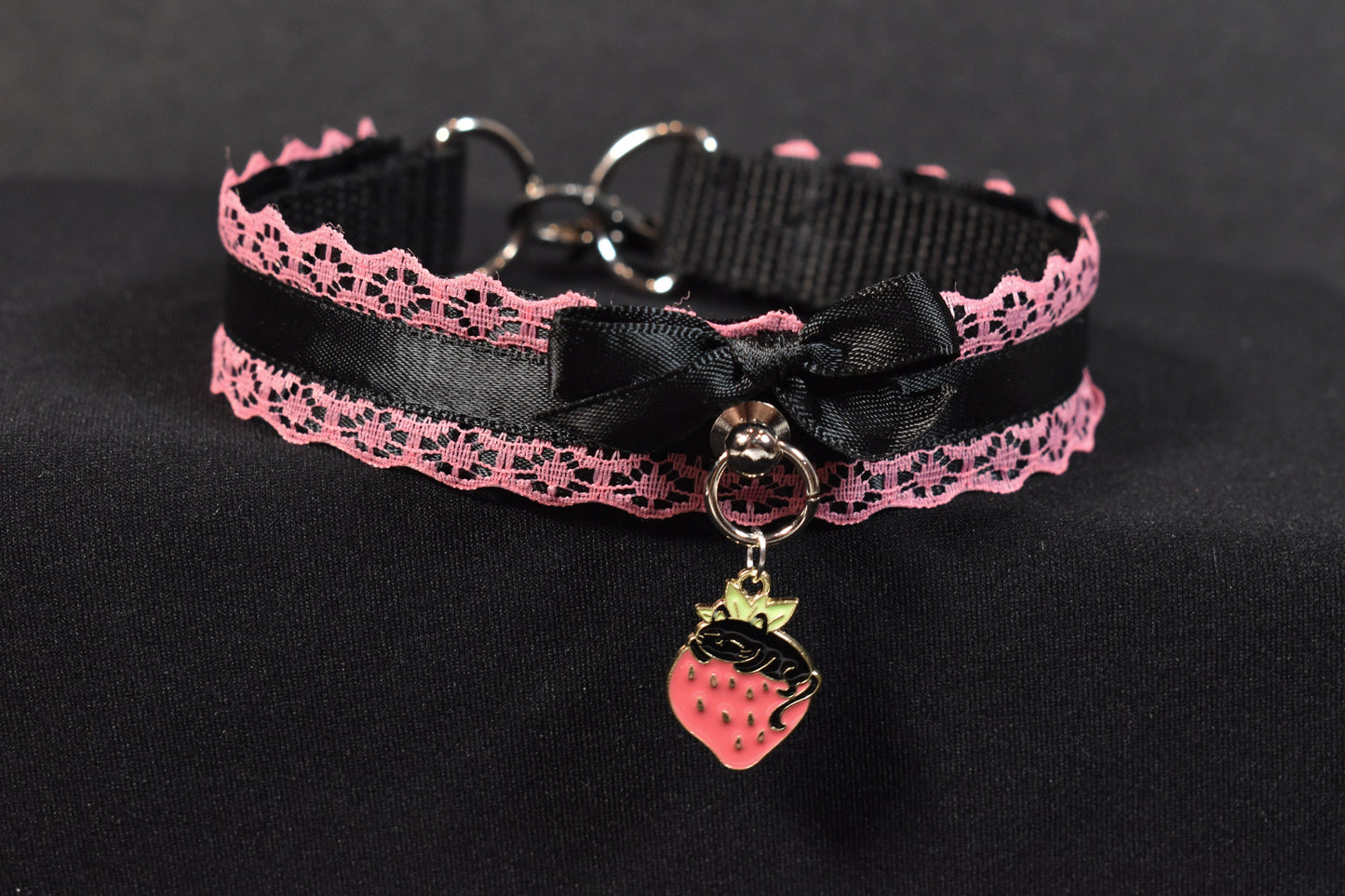 Made to your size / strawberry cat choker / Made to your size