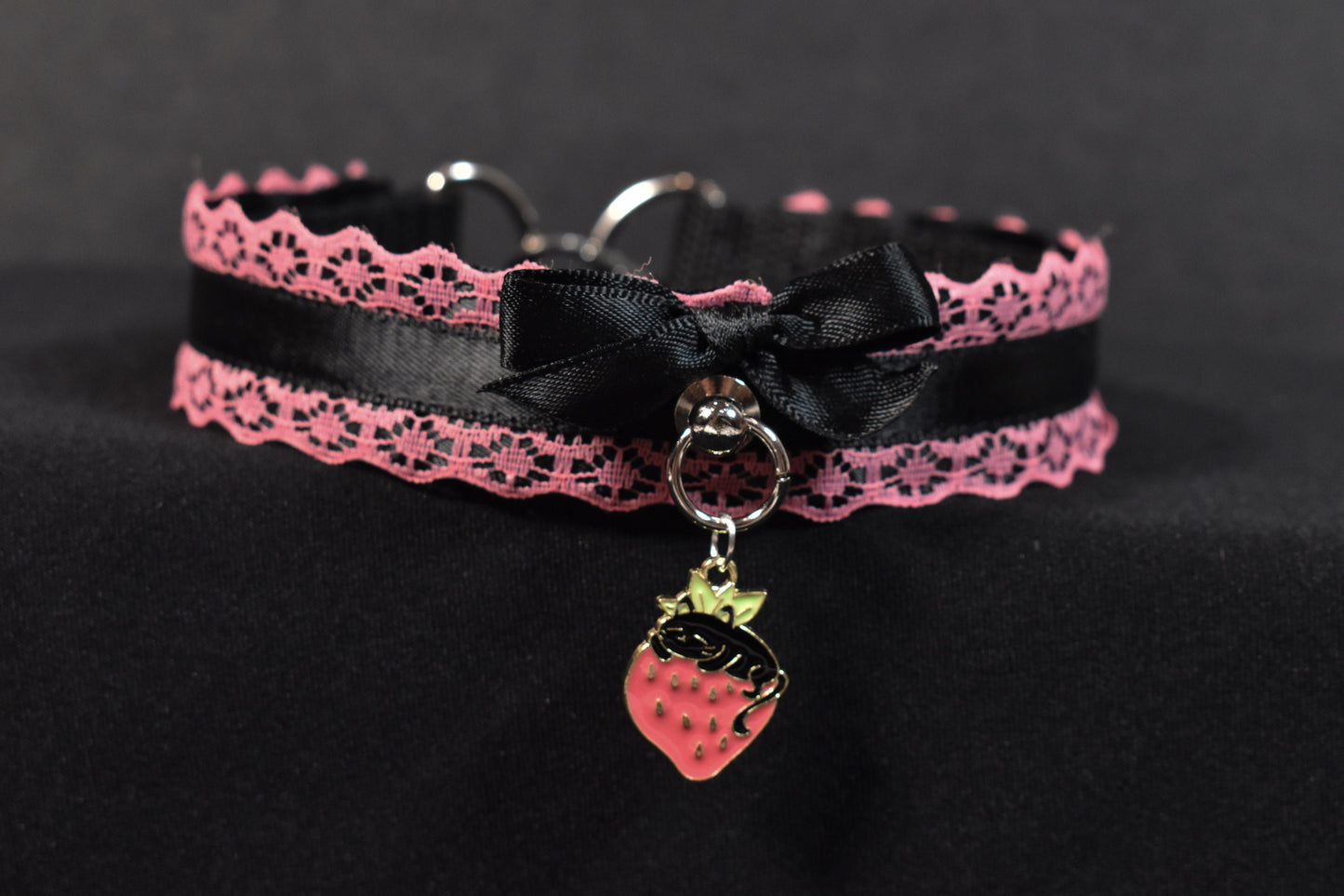 Made to your size / strawberry cat choker / Made to your size