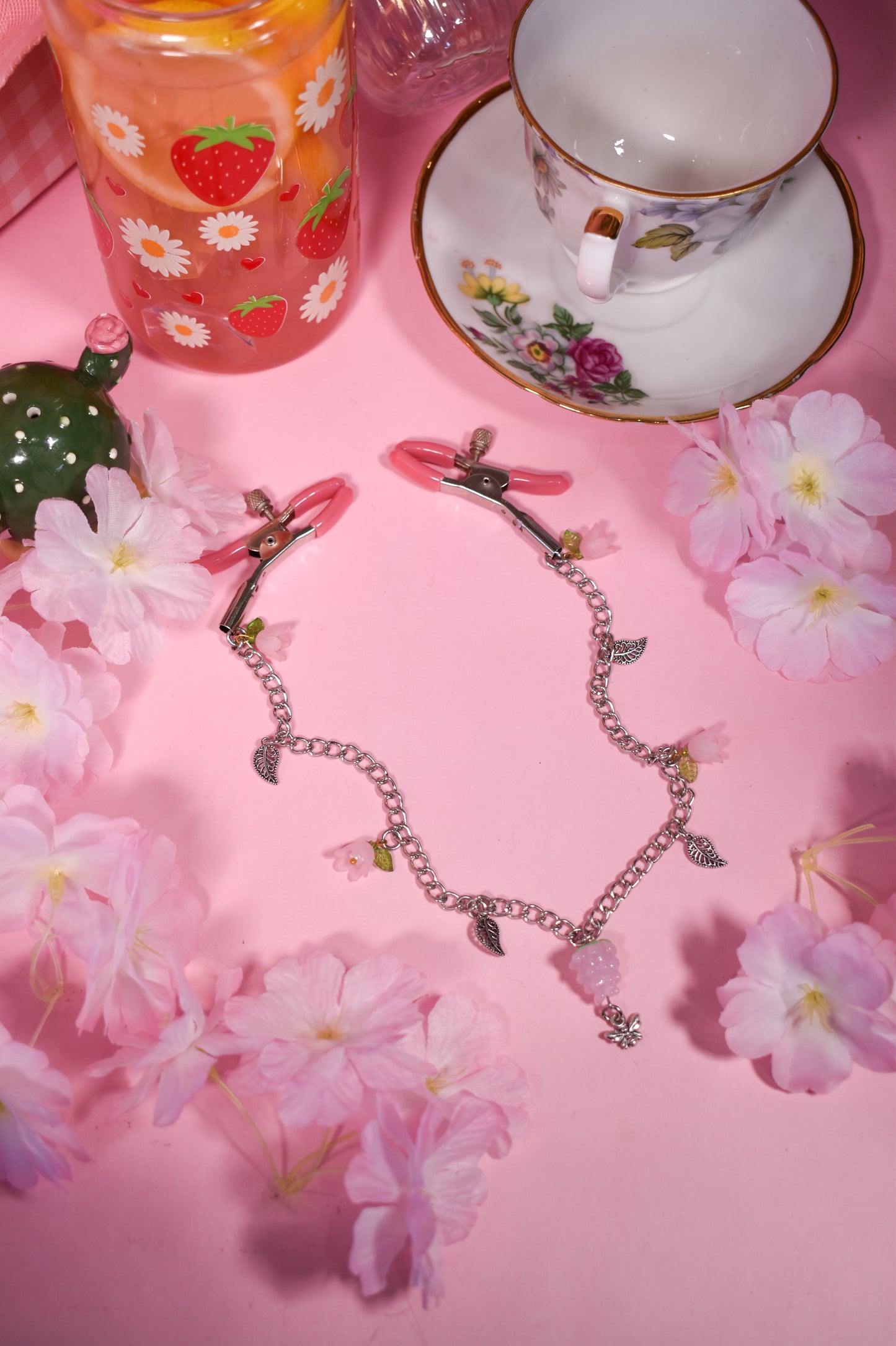 Raspberry field chained Nipple Clamps