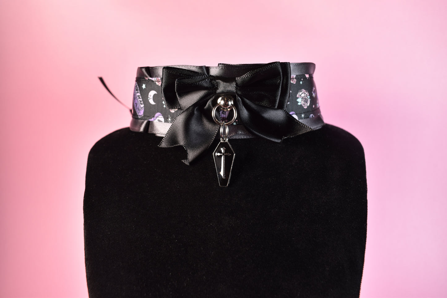 Witch Coffin Halloween 2024 Choker