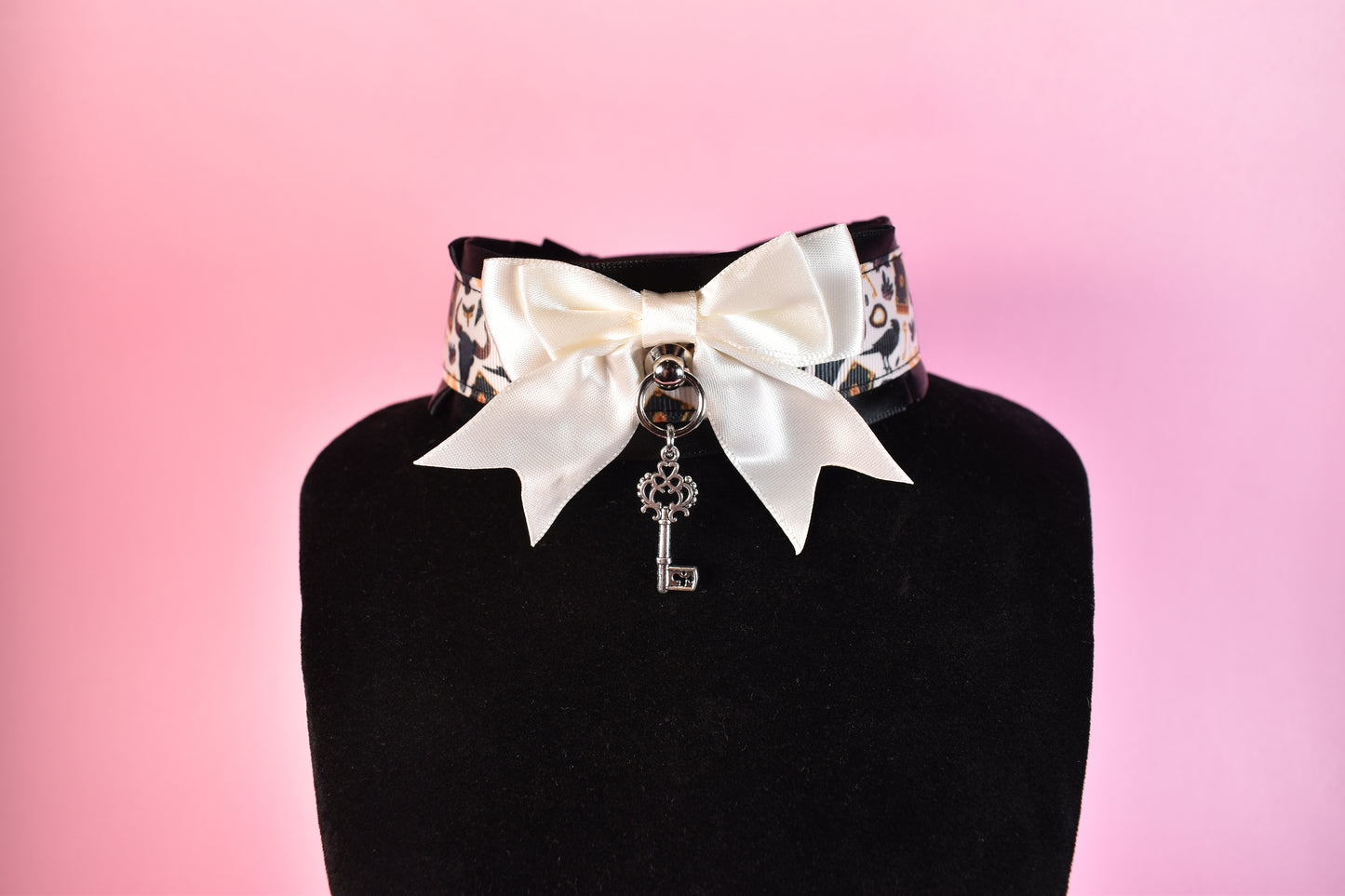 White Bow Key Halloween 2024 Choker