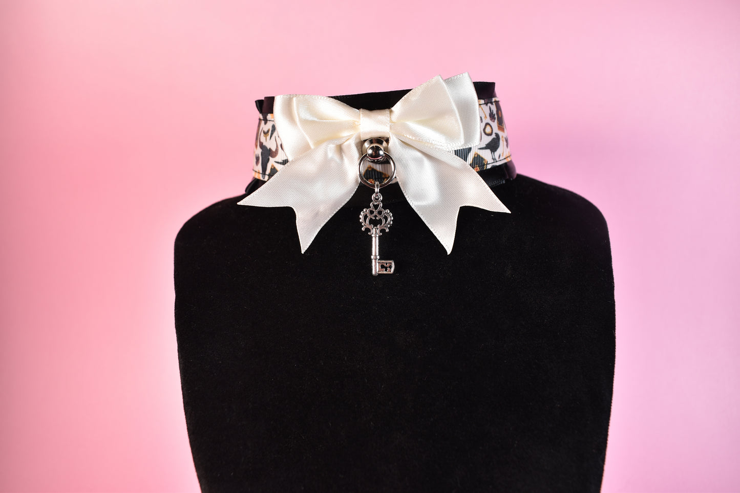 White Bow Key Halloween 2024 Choker