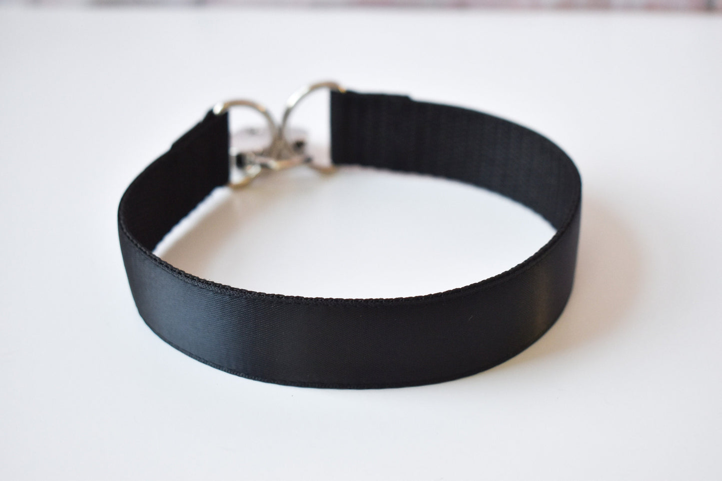 Front Lock Sleek Choker
