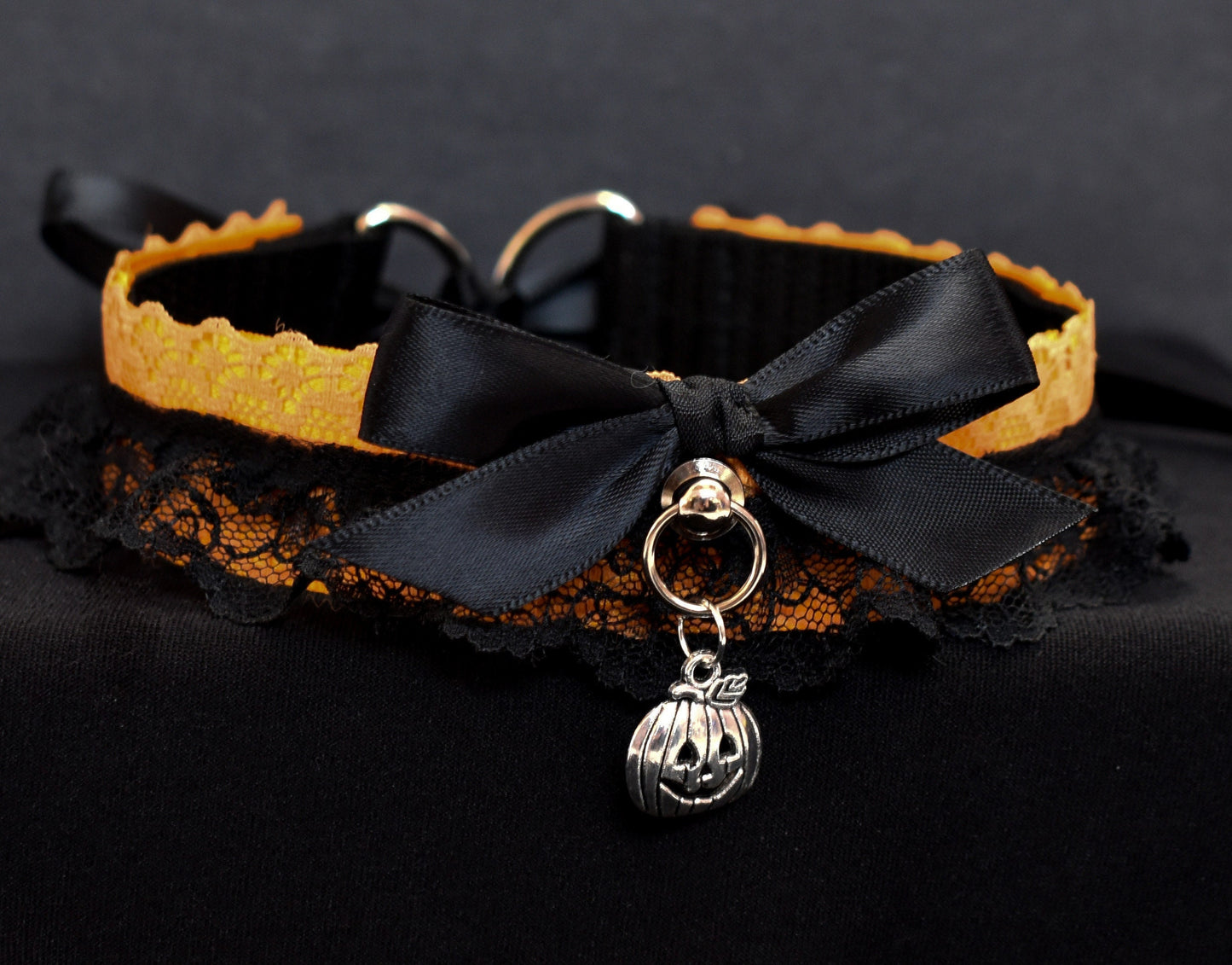 Spooky Kitten Play Choker