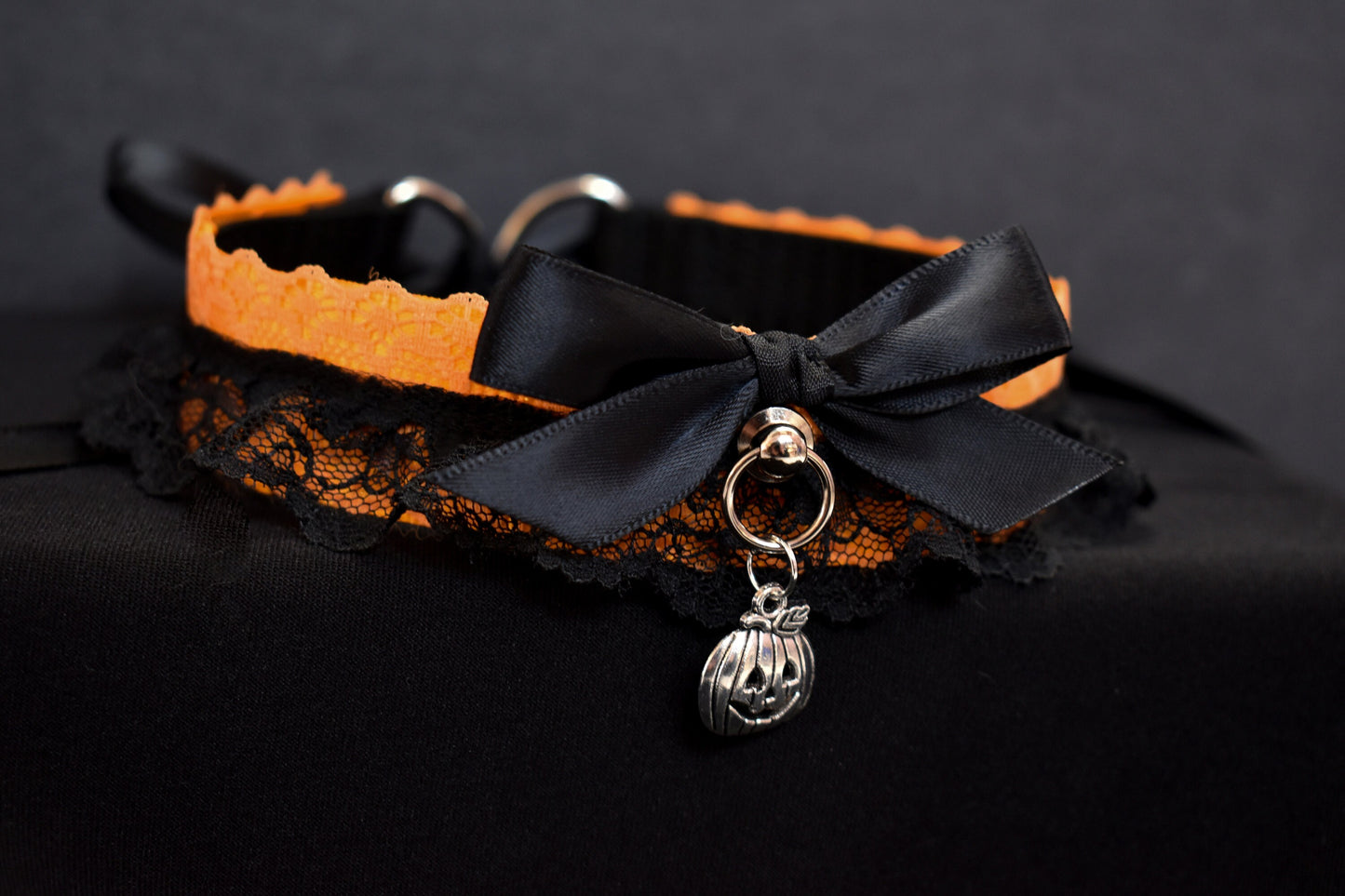 Spooky Kitten Play Choker