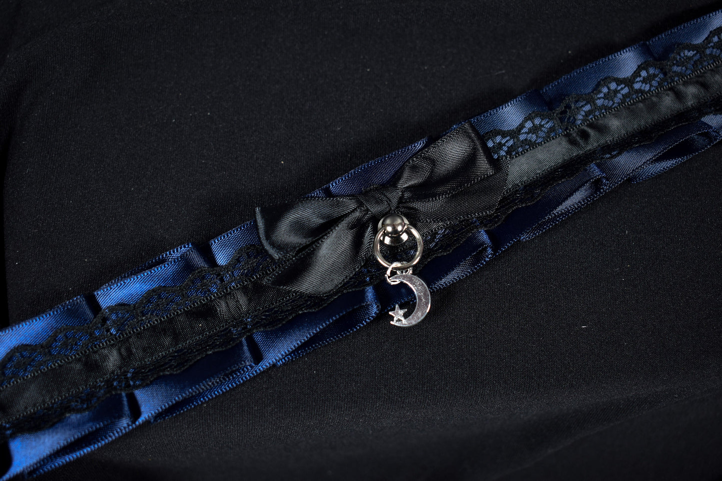 Made to your size /  Navy  moon choker