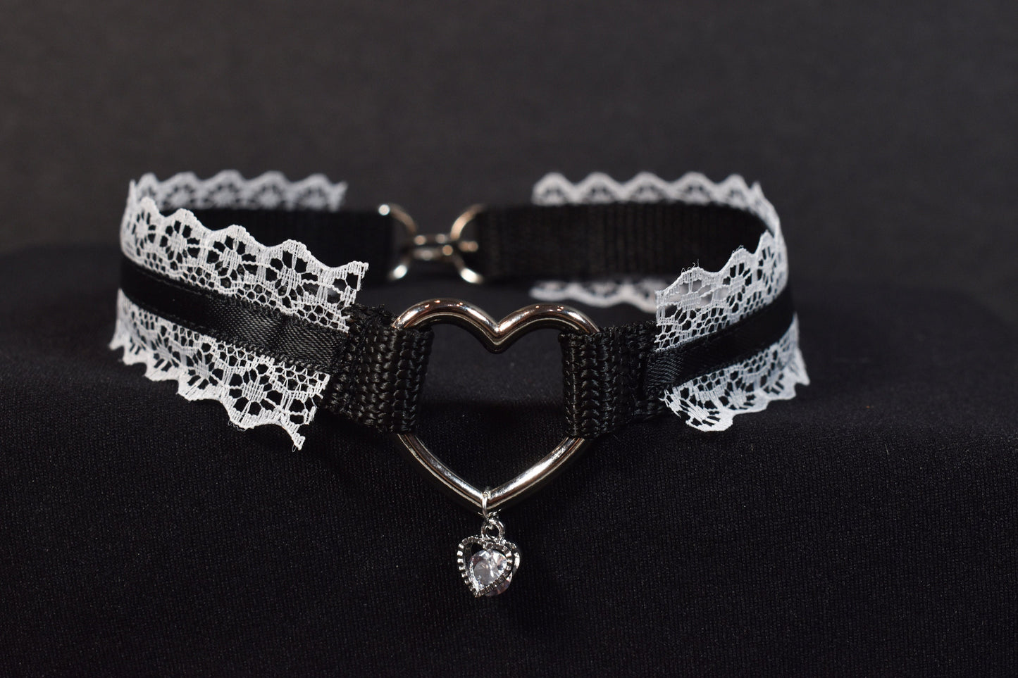 White heart choker / made to your size