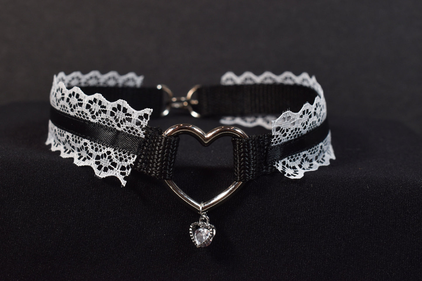 White Heart Choker