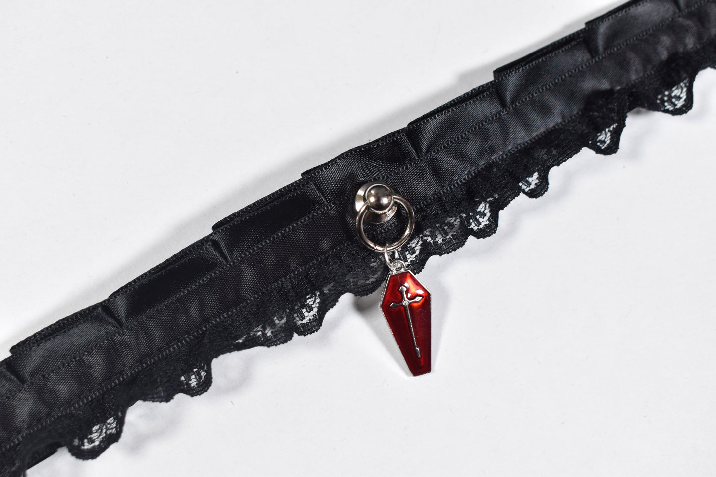 Made to your size / Red coffin choker