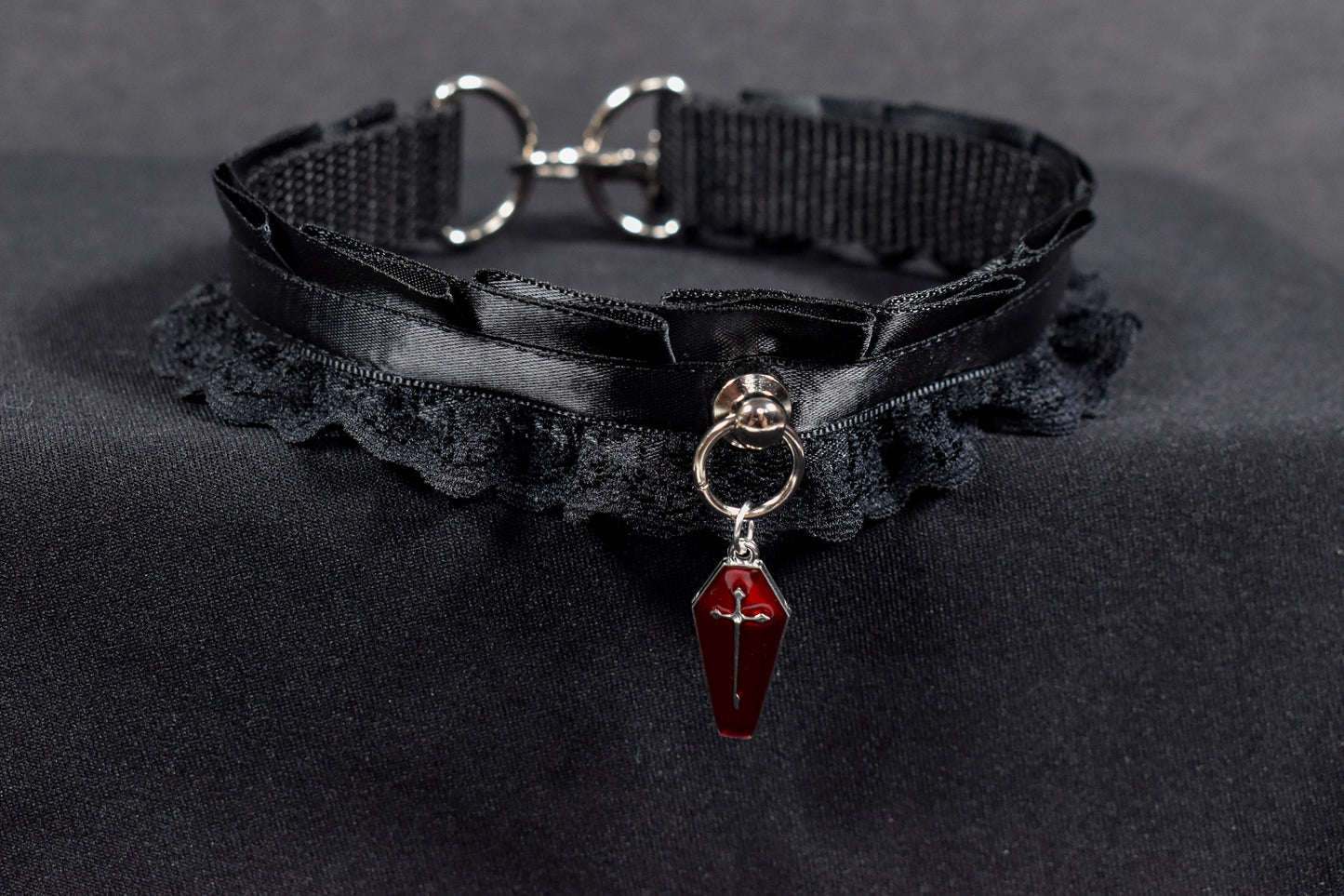 Made to your size / Red coffin choker