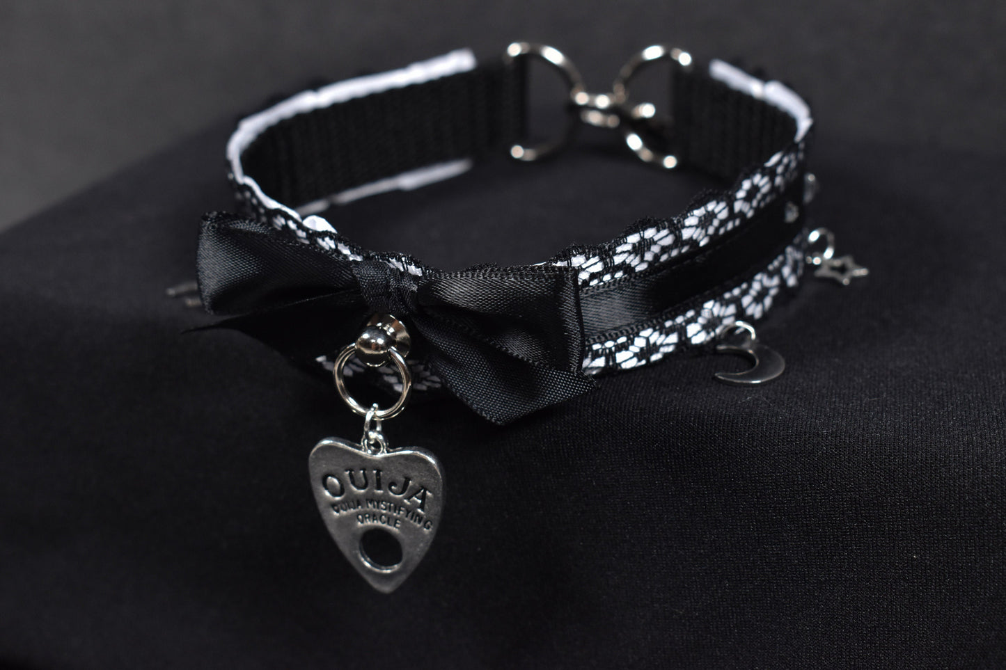 Made to your size /  Black and white Ouija choke
