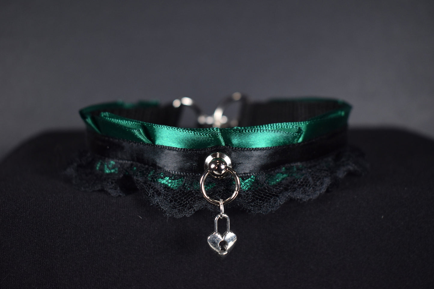 Made to your size / Green lock choker / kitten play collar / goth / alt fashion / emo / pet play collar / fancy bdsm / DDLG collar
