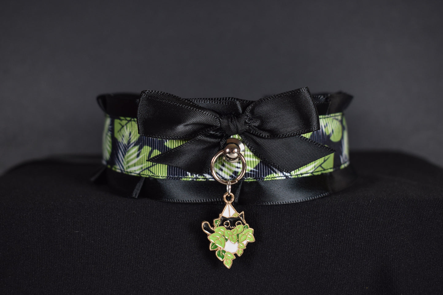 Made to your size / kitty plant choker / kitten play collar / goth / alt fashion / emo / pet play collar / fancy bdsm / DDLG collar